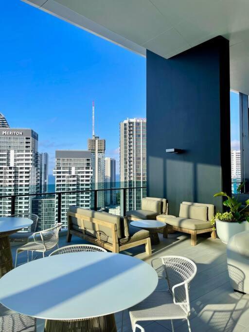 Stunning Oceanview 2Br In The Heart Of Broadbeach 44F Apartamento Gold Coast Exterior foto
