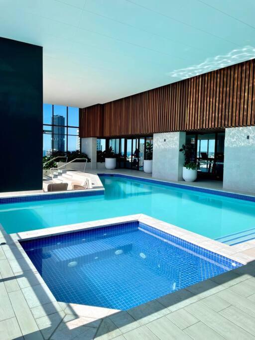 Stunning Oceanview 2Br In The Heart Of Broadbeach 44F Apartamento Gold Coast Exterior foto